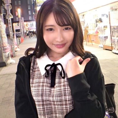 マジ軟派、初撮。 1551 ふわふわ系メイド美少女をナンパ成功！エッチなことが好きと言うのですかさず後ろに回り込みおっぱいを揉めば満更でもない様子…デカ○ンを差し出せばうっとり顔でご奉仕ww